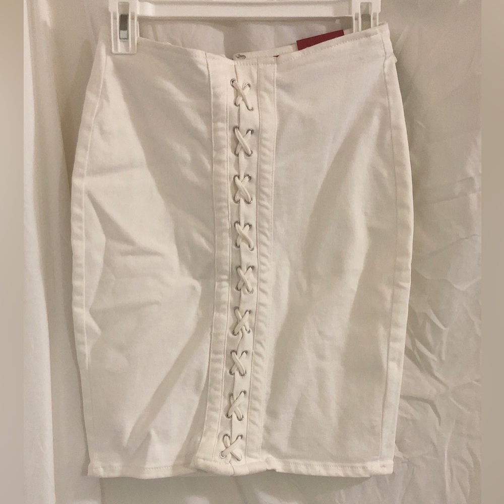 Guess Cecilia ivory white wash lace up fitted jeans skirt size‎ 6/28 brand new